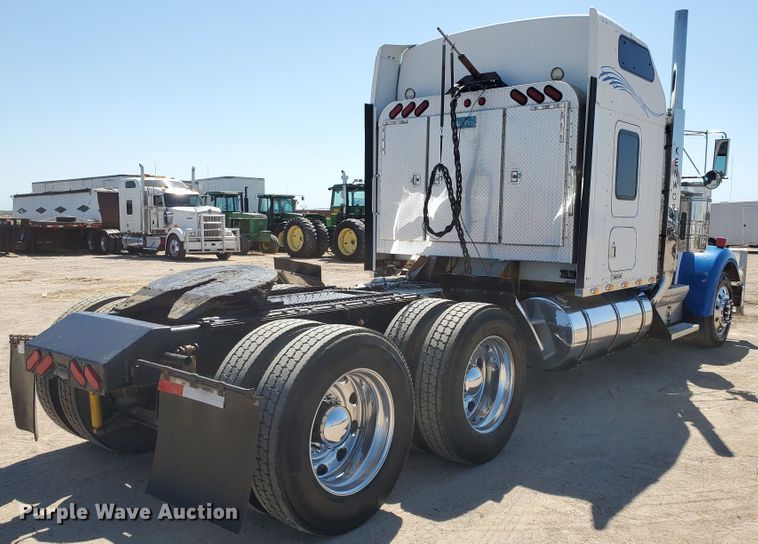 image for item DF5705 2006 Kenworth W900L  semi truck