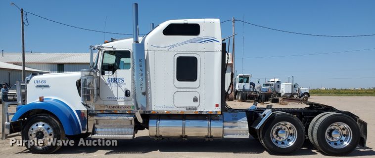 image for item DF5705 2006 Kenworth W900L  semi truck