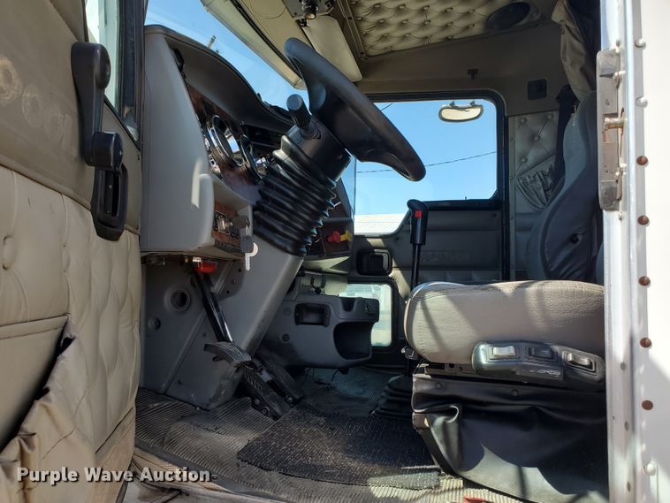 image for item DF5705 2006 Kenworth W900L  semi truck