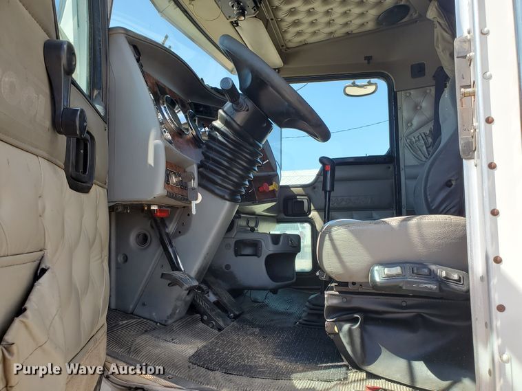 image for item DF5705 2006 Kenworth W900L  semi truck