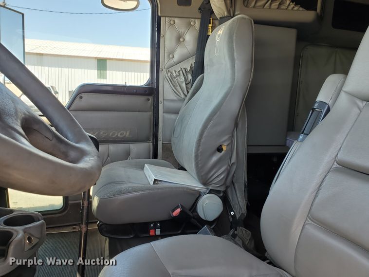 image for item DF5705 2006 Kenworth W900L  semi truck