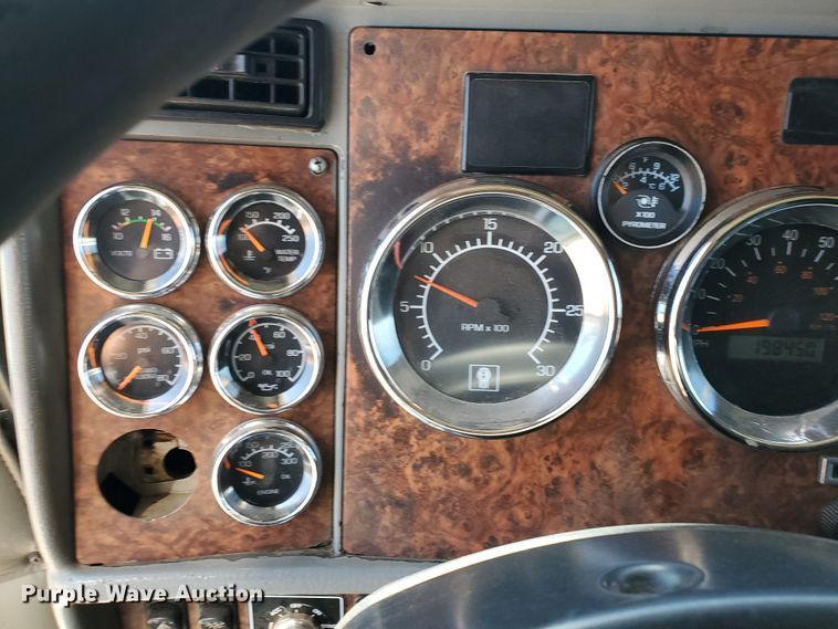 image for item DF5705 2006 Kenworth W900L  semi truck