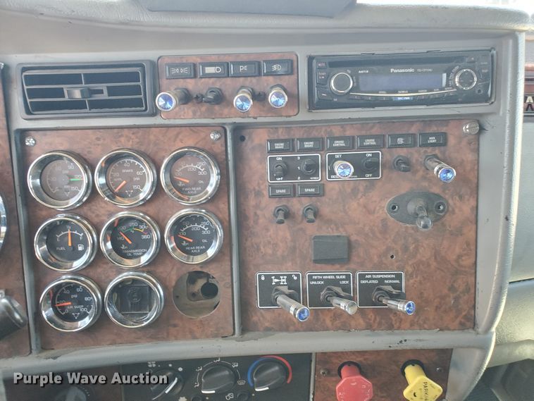 image for item DF5705 2006 Kenworth W900L  semi truck