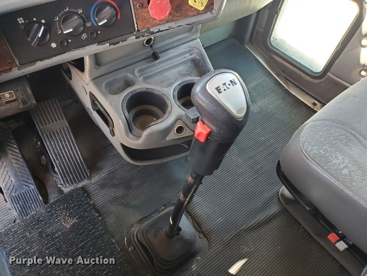 image for item DF5705 2006 Kenworth W900L  semi truck