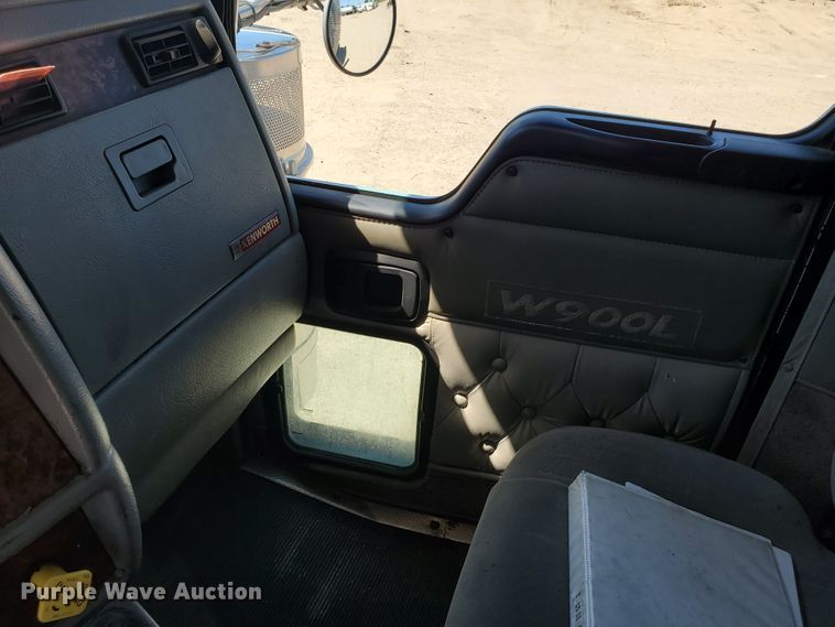 image for item DF5705 2006 Kenworth W900L  semi truck