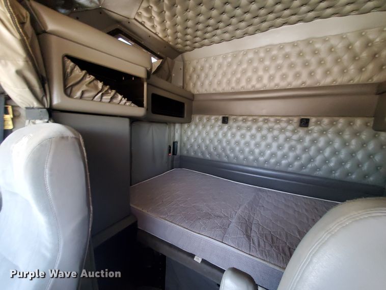 image for item DF5705 2006 Kenworth W900L  semi truck