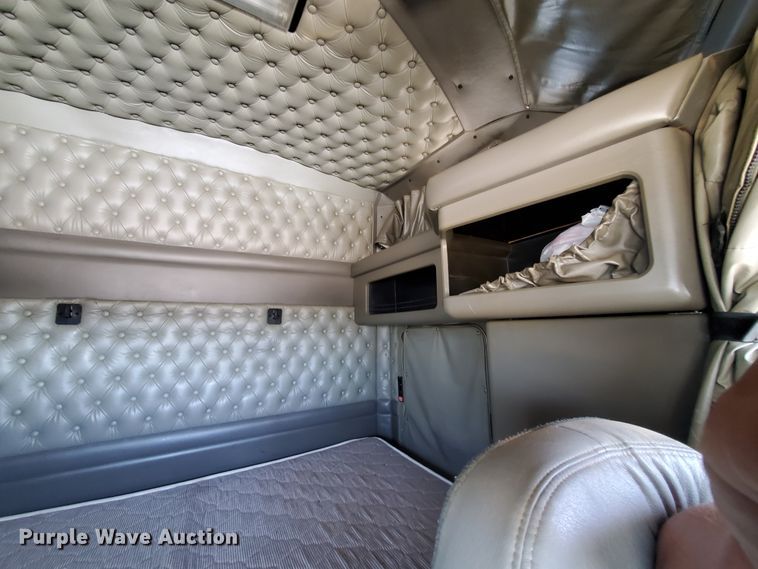 image for item DF5705 2006 Kenworth W900L  semi truck