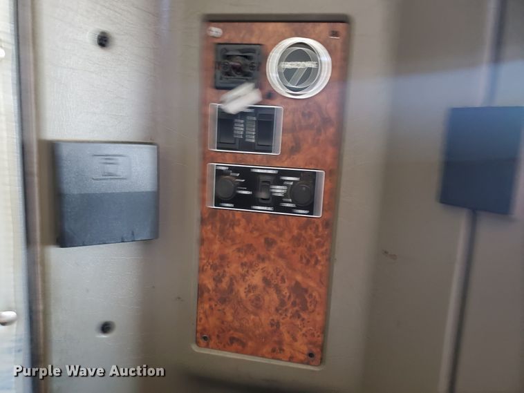 image for item DF5705 2006 Kenworth W900L  semi truck