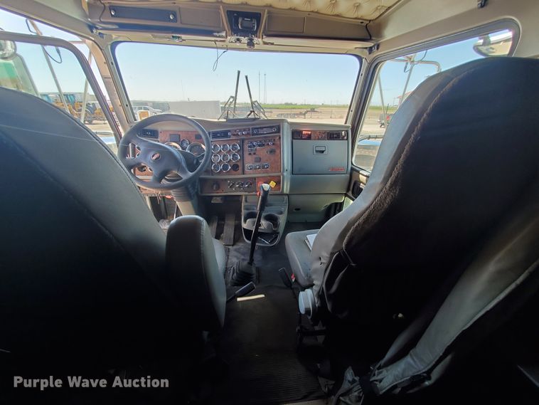 image for item DF5705 2006 Kenworth W900L  semi truck