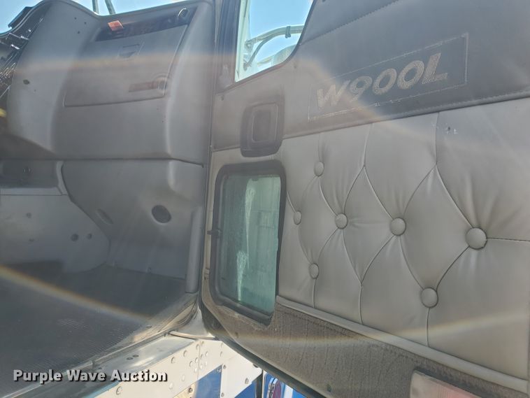 image for item DF5705 2006 Kenworth W900L  semi truck