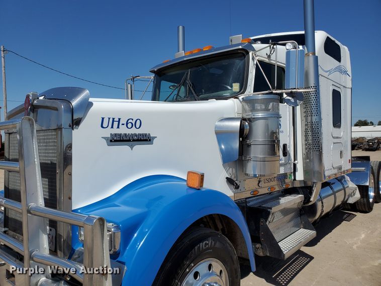 image for item DF5705 2006 Kenworth W900L  semi truck