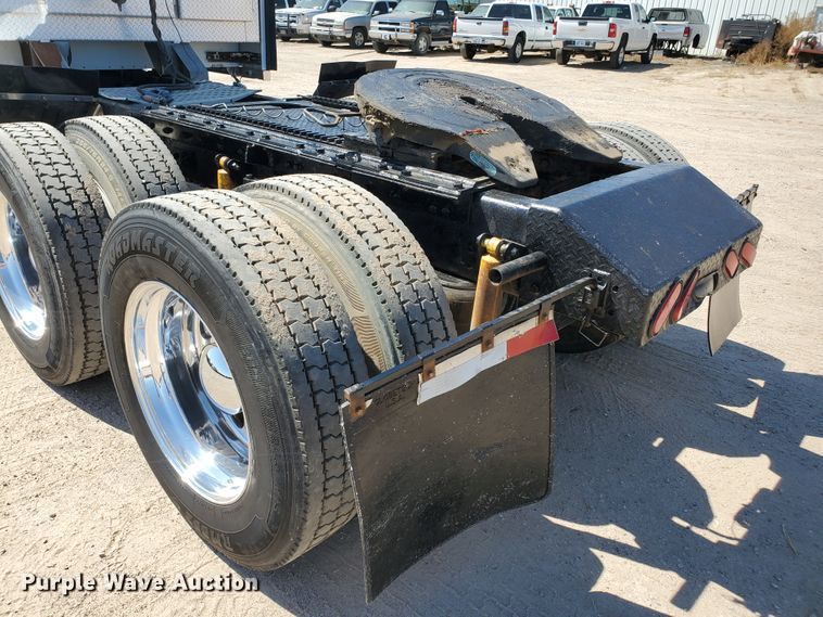 image for item DF5705 2006 Kenworth W900L  semi truck