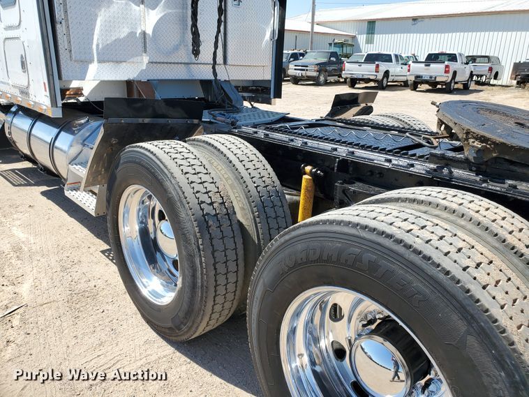 image for item DF5705 2006 Kenworth W900L  semi truck