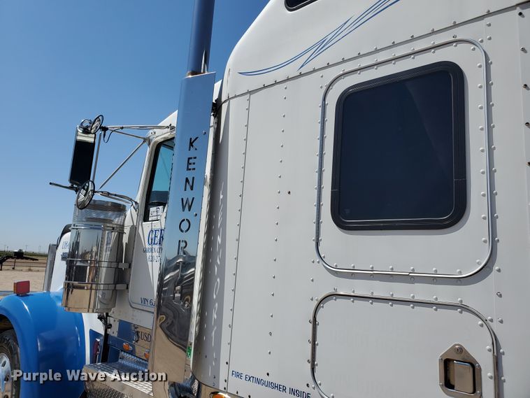 image for item DF5705 2006 Kenworth W900L  semi truck