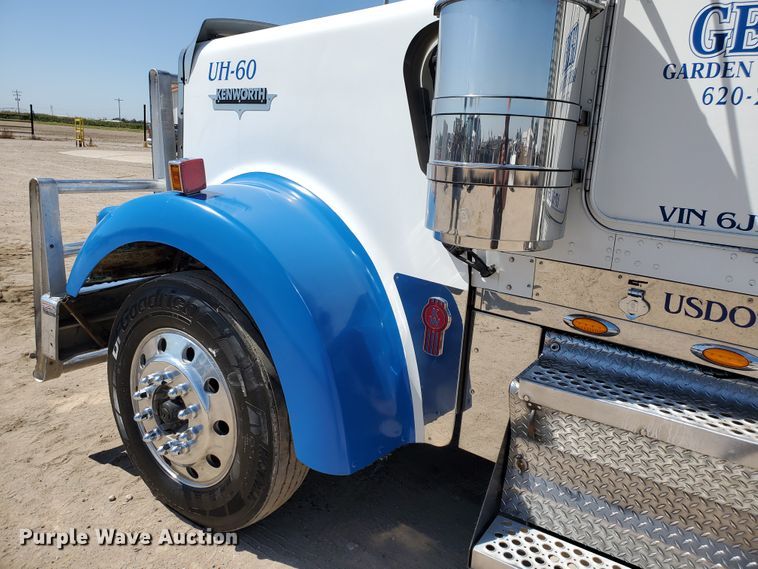 image for item DF5705 2006 Kenworth W900L  semi truck