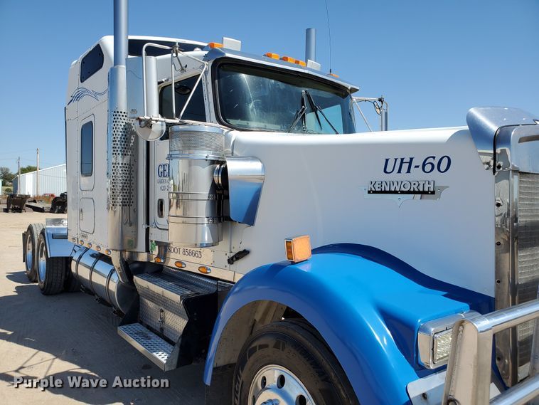 image for item DF5705 2006 Kenworth W900L  semi truck