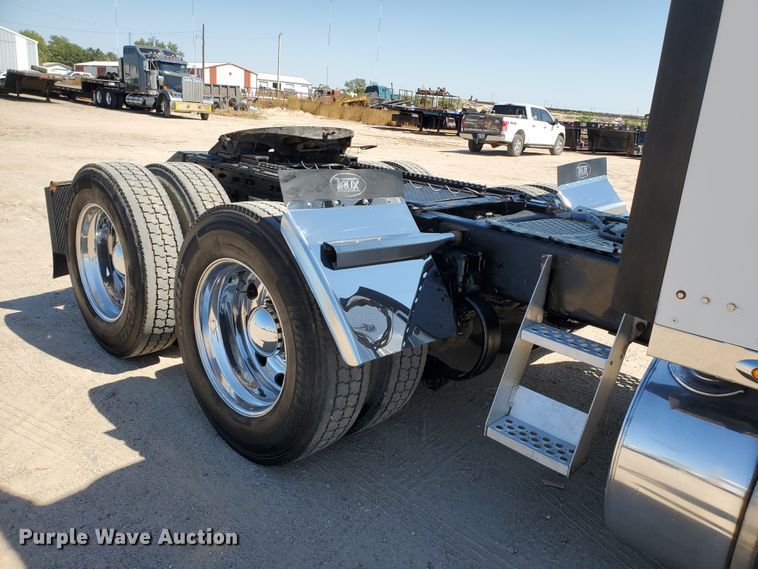 image for item DF5705 2006 Kenworth W900L  semi truck