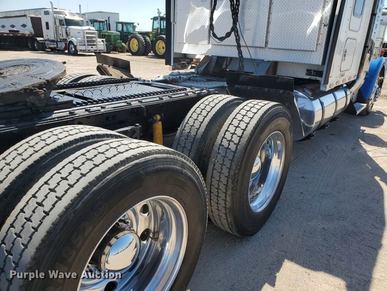 image for item DF5705 2006 Kenworth W900L  semi truck