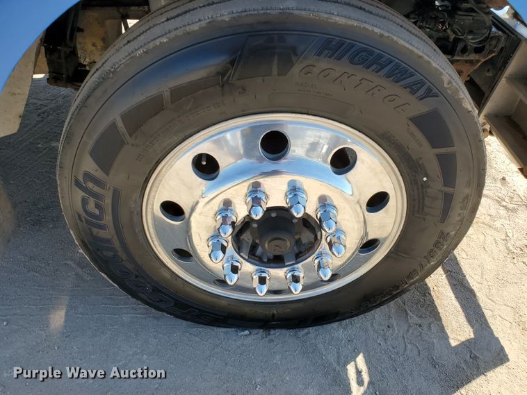 image for item DF5705 2006 Kenworth W900L  semi truck