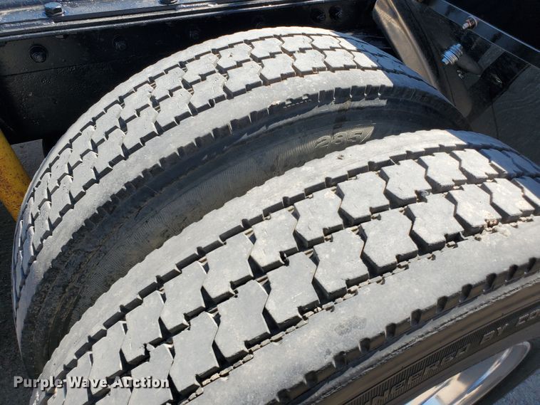 image for item DF5705 2006 Kenworth W900L  semi truck