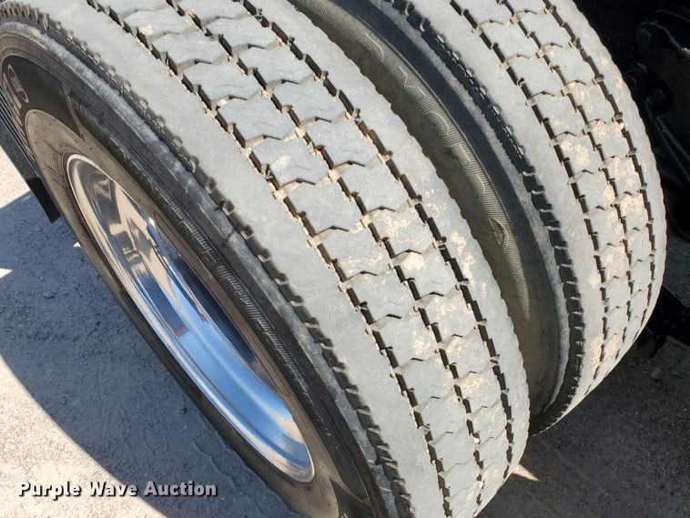 image for item DF5705 2006 Kenworth W900L  semi truck