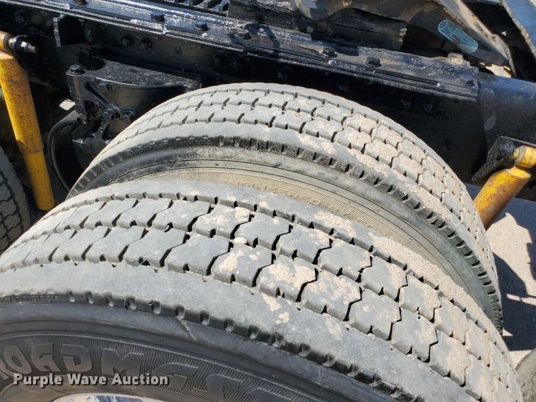 image for item DF5705 2006 Kenworth W900L  semi truck