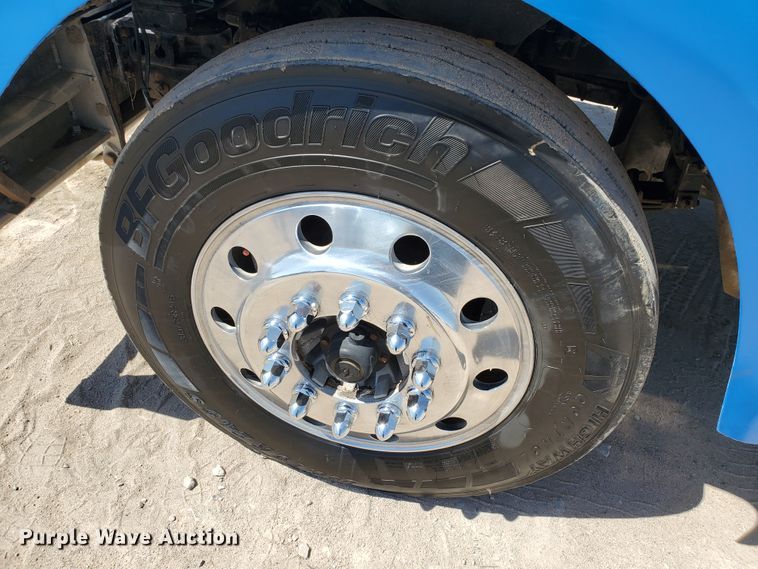 image for item DF5705 2006 Kenworth W900L  semi truck