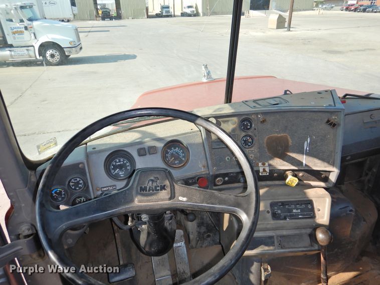 image for item DG1461 1981 Mack DM6855  roll off container truck