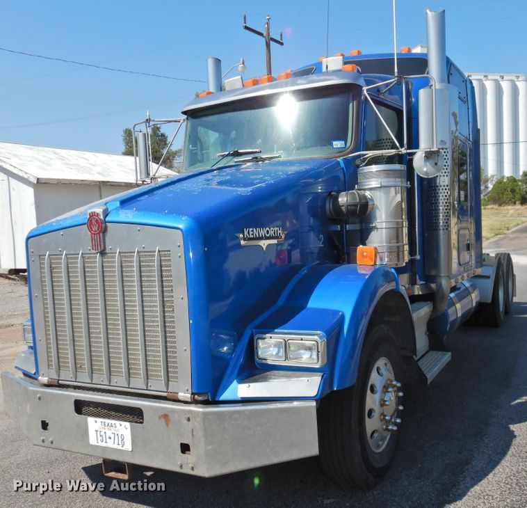 image for item DG1462 2007 Kenworth T800B  semi truck