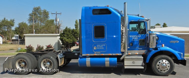 image for item DG1462 2007 Kenworth T800B  semi truck