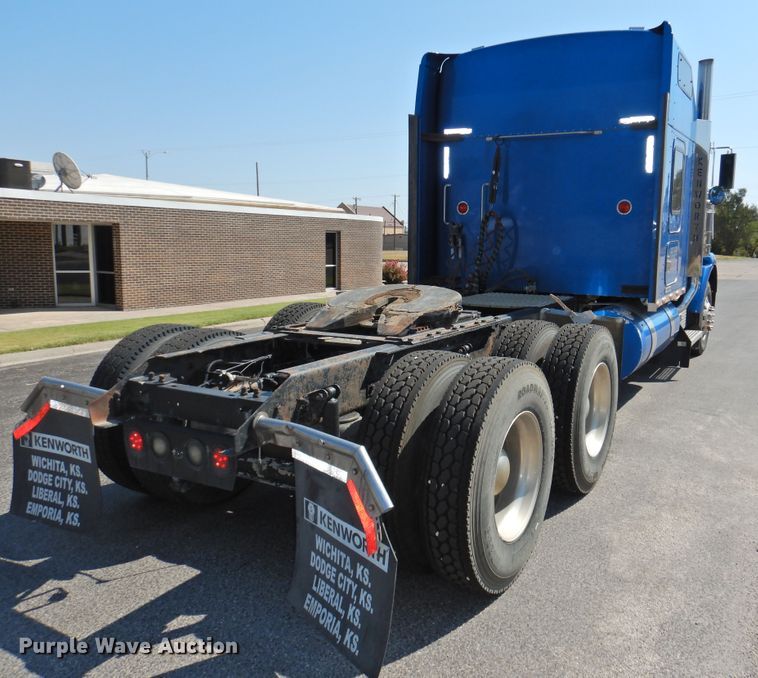 image for item DG1462 2007 Kenworth T800B  semi truck