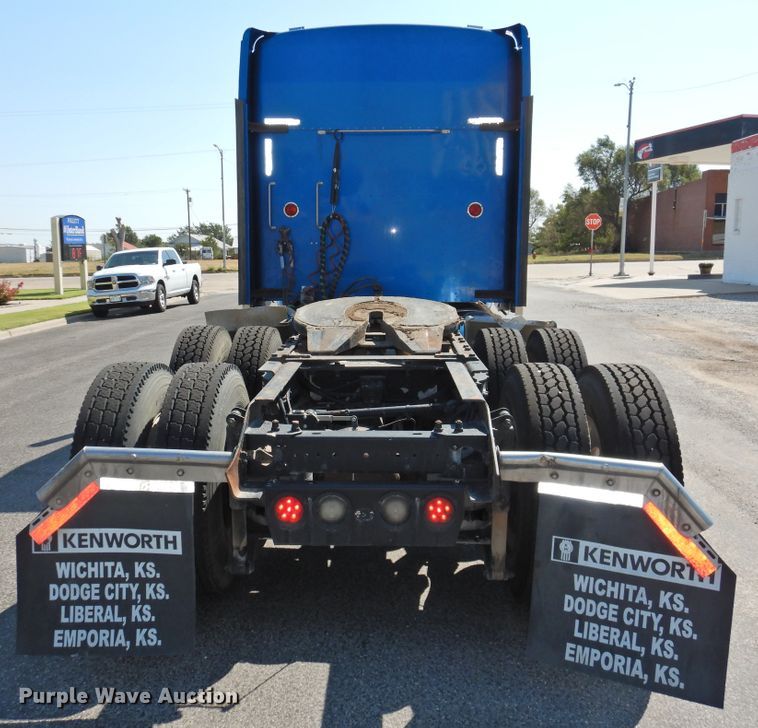 image for item DG1462 2007 Kenworth T800B  semi truck