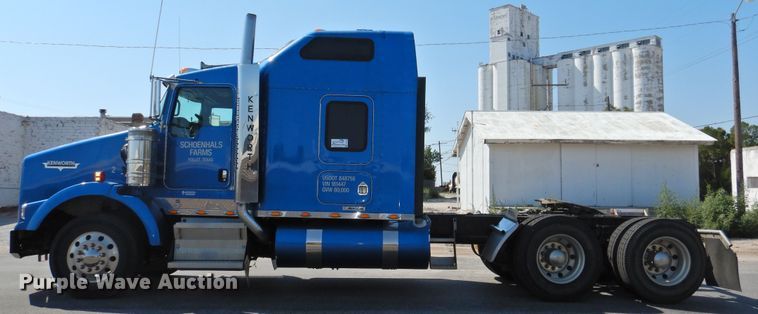 image for item DG1462 2007 Kenworth T800B  semi truck