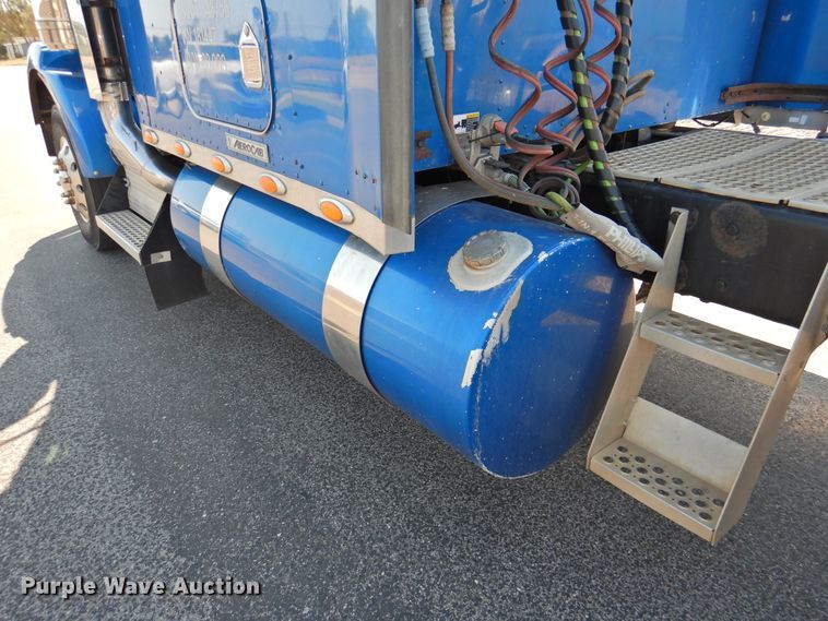 image for item DG1462 2007 Kenworth T800B  semi truck