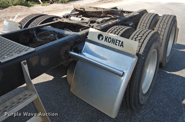 image for item DG1462 2007 Kenworth T800B  semi truck