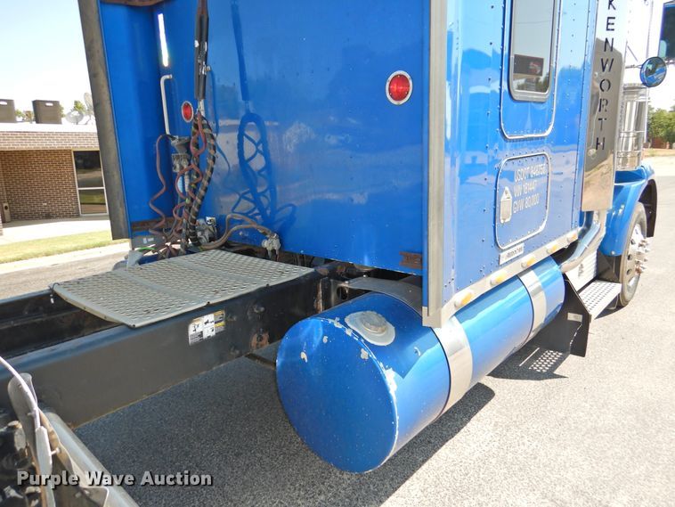 image for item DG1462 2007 Kenworth T800B  semi truck