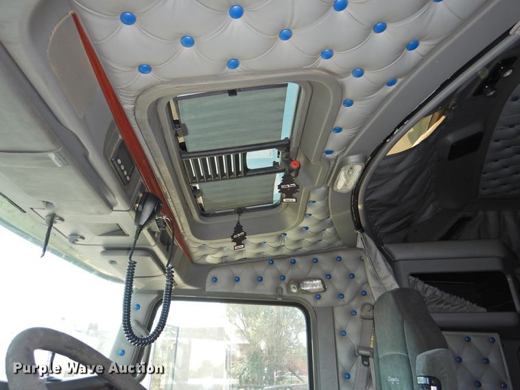 image for item DG1462 2007 Kenworth T800B  semi truck