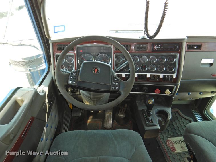 image for item DG1462 2007 Kenworth T800B  semi truck