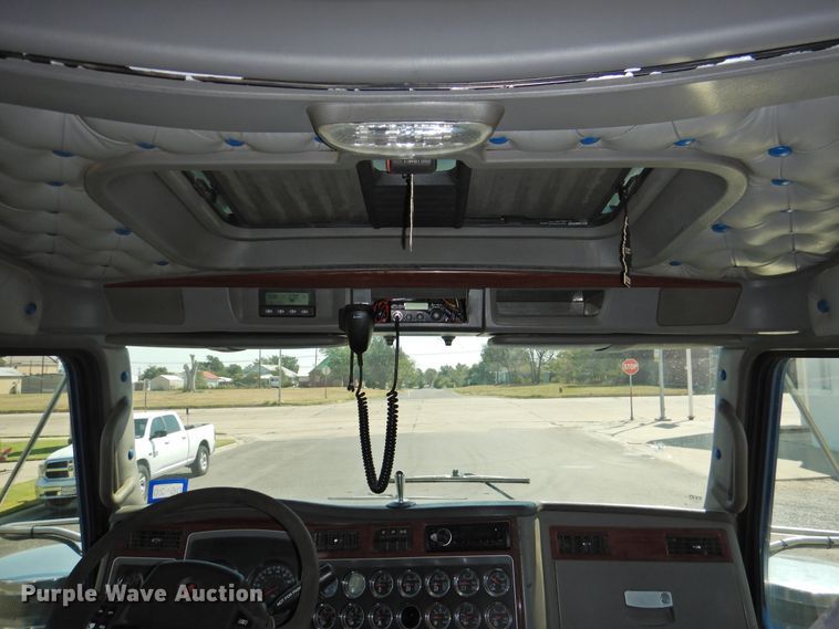 image for item DG1462 2007 Kenworth T800B  semi truck