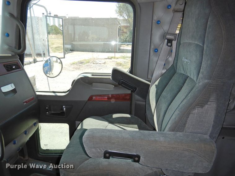 image for item DG1462 2007 Kenworth T800B  semi truck