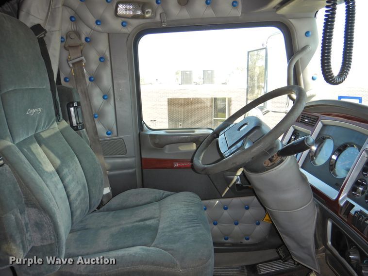 image for item DG1462 2007 Kenworth T800B  semi truck