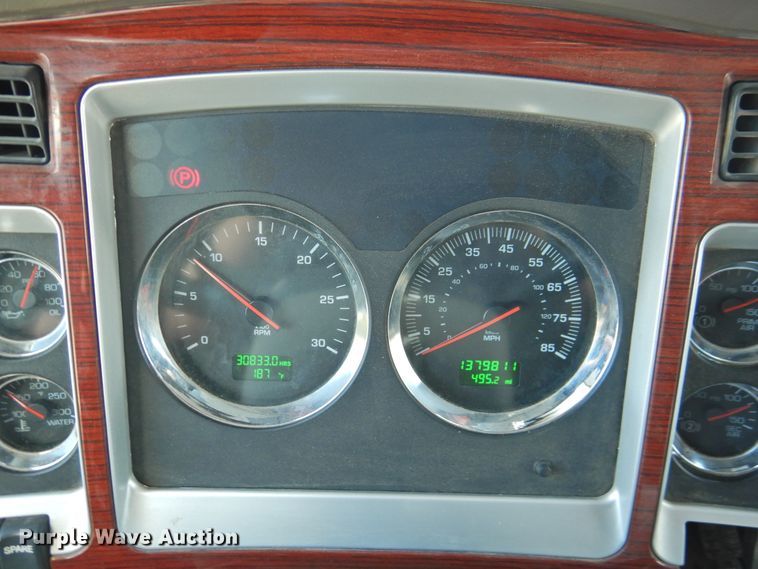 image for item DG1462 2007 Kenworth T800B  semi truck