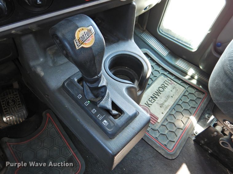 image for item DG1462 2007 Kenworth T800B  semi truck