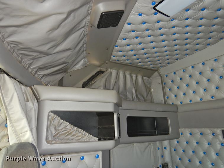 image for item DG1462 2007 Kenworth T800B  semi truck