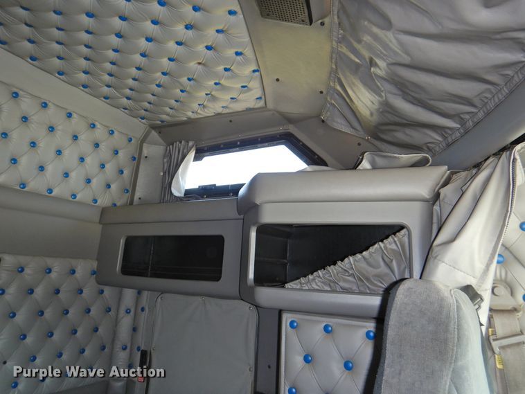 image for item DG1462 2007 Kenworth T800B  semi truck