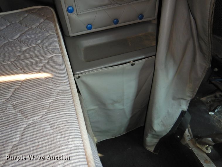 image for item DG1462 2007 Kenworth T800B  semi truck