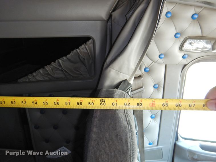 image for item DG1462 2007 Kenworth T800B  semi truck