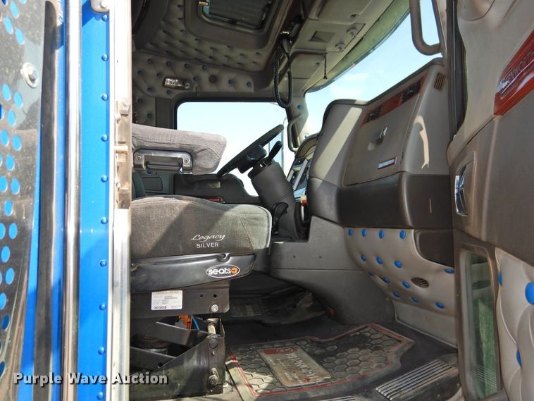 image for item DG1462 2007 Kenworth T800B  semi truck