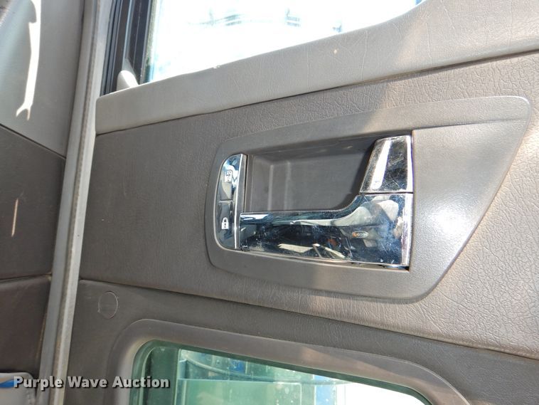 image for item DG1462 2007 Kenworth T800B  semi truck