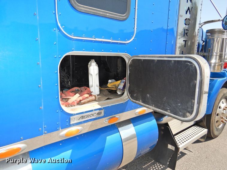 image for item DG1462 2007 Kenworth T800B  semi truck